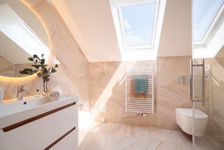 Nový klimatizovaný 2+kk 65,3 m² s parkovacím stáním a sklepem–komorní bydlení u Klánovického lesa — fotografie 1