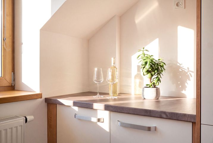 Nový klimatizovaný 2+kk 65 m² s parkovacím stáním a sklepem–komorní bydlení u Klánovického lesa — fotografie 9