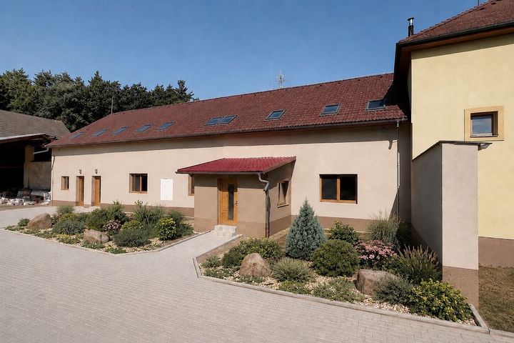 Nový klimatizovaný 2+kk 65 m² s parkovacím stáním a sklepem–komorní bydlení u Klánovického lesa — fotografie 2