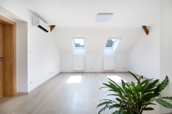 Nový klimatizovaný 2+kk 65 m² s parkovacím stáním a sklepem–komorní bydlení u Klánovického lesa — fotografie 26