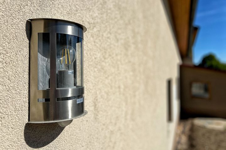 Nový klimatizovaný 2+kk 65,3 m² s parkovacím stáním a sklepem–komorní bydlení u Klánovického lesa — fotografie 36