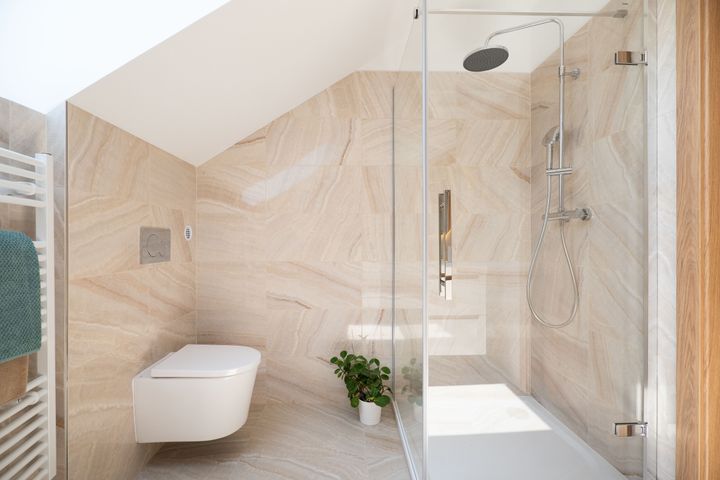 Nový klimatizovaný 2+kk 65,3 m² s parkovacím stáním a sklepem–komorní bydlení u Klánovického lesa — fotografie 18