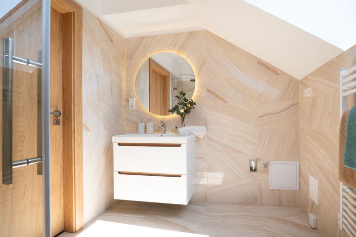 Nový klimatizovaný 2+kk 65,3 m² s parkovacím stáním a sklepem–komorní bydlení u Klánovického lesa — fotografie 17