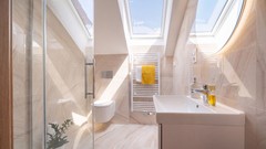 Nový klimatizovaný 2+kk 65 m² s parkovacím stáním a sklepem–komorní bydlení u Klánovického lesa