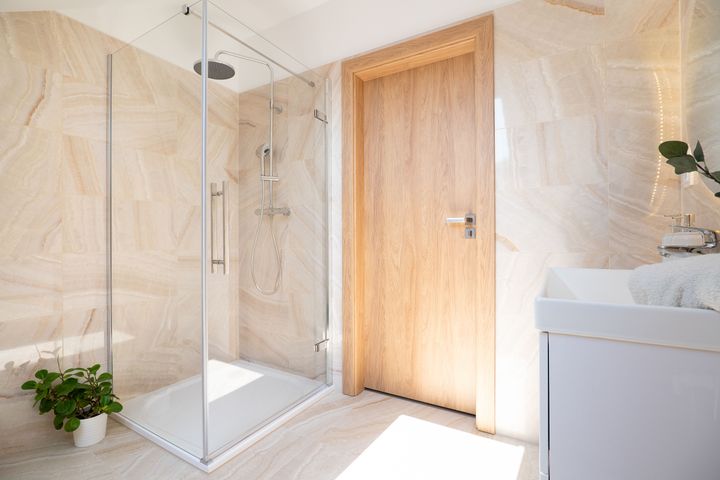Nový klimatizovaný 2+kk 65,3 m² s parkovacím stáním a sklepem–komorní bydlení u Klánovického lesa — fotografie 14