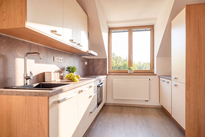 Nový klimatizovaný 2+kk 65 m² s parkovacím stáním a sklepem–komorní bydlení u Klánovického lesa — fotografie 5
