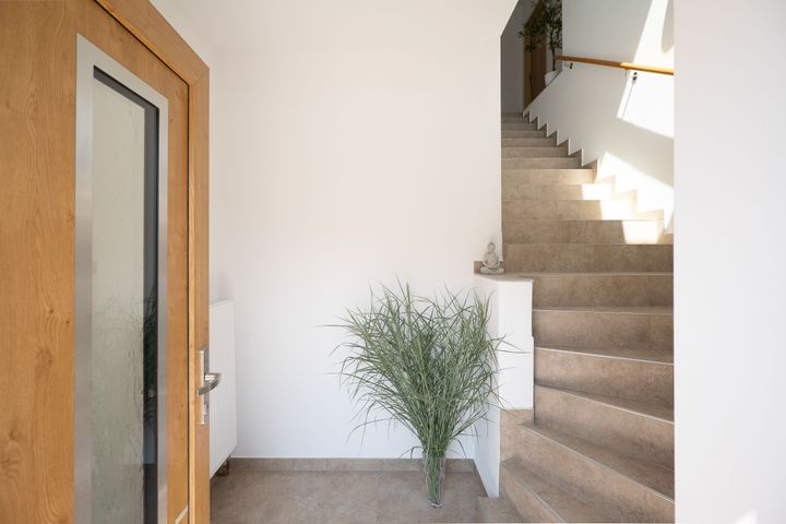 Nový klimatizovaný 2+kk 65,3 m² s parkovacím stáním a sklepem–komorní bydlení u Klánovického lesa — fotografie 27