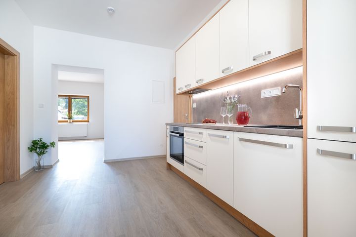 (Byt 1A) Nový 2+kk 59 m² s komorou, parkovacím stáním a sklepem–komorní bydlení u Klánovického lesa — fotografie 6