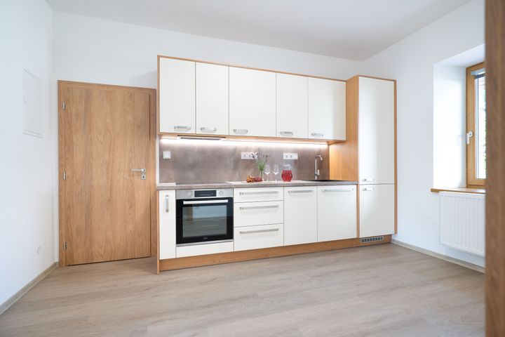 (Byt 1A) Nový 2+kk 59 m² s komorou, parkovacím stáním a sklepem–komorní bydlení u Klánovického lesa — fotografie 3
