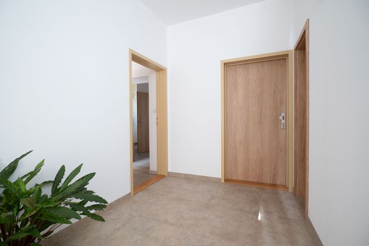 (Byt 1A) Nový 2+kk 59 m² s komorou, parkovacím stáním a sklepem–komorní bydlení u Klánovického lesa — fotografie 29