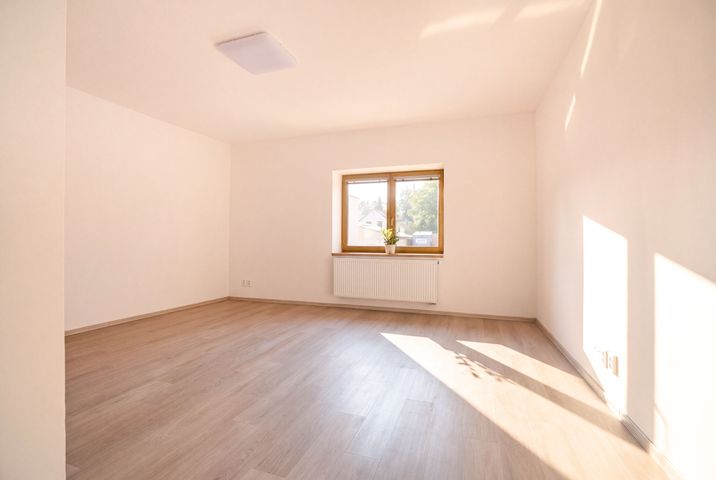 (Byt 1A) Nový 2+kk 59 m² s komorou, parkovacím stáním a sklepem–komorní bydlení u Klánovického lesa — fotografie 19