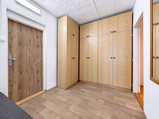 Velkolepý byt 2+kk s 90 m² a 3 m vysokými stropy — fotografie 38