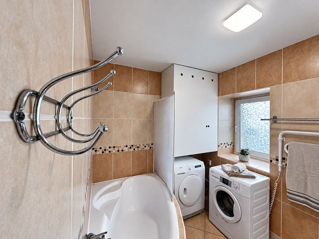 Velkolepý byt 2+kk s 90 m² a 3 m vysokými stropy — fotografie 19