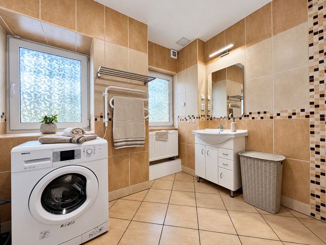 Velkolepý byt 2+kk s 90 m² a 3 m vysokými stropy — fotografie 26