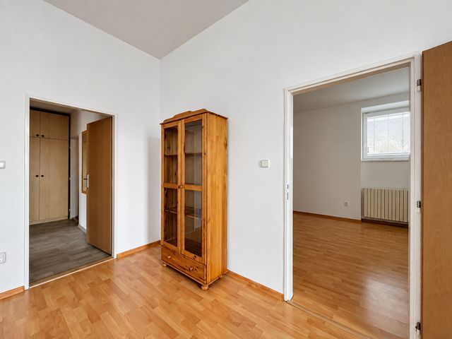 Velkolepý byt 2+kk s 90 m² a 3 m vysokými stropy — fotografie 9