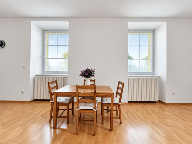 Velkolepý byt 2+kk s 90 m² a 3 m vysokými stropy — fotografie 2