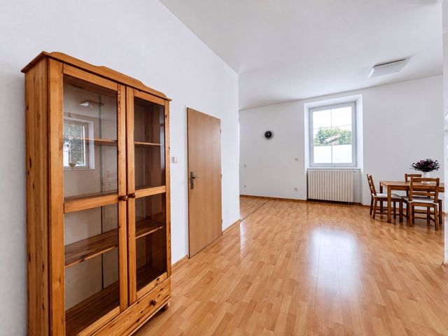 Velkolepý byt 2+kk s 90 m² a 3 m vysokými stropy — fotografie 13