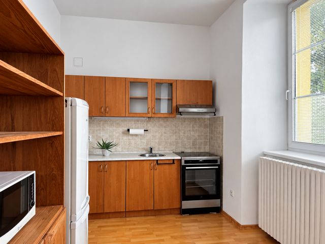 Velkolepý byt 2+kk s 90 m² a 3 m vysokými stropy — fotografie 6