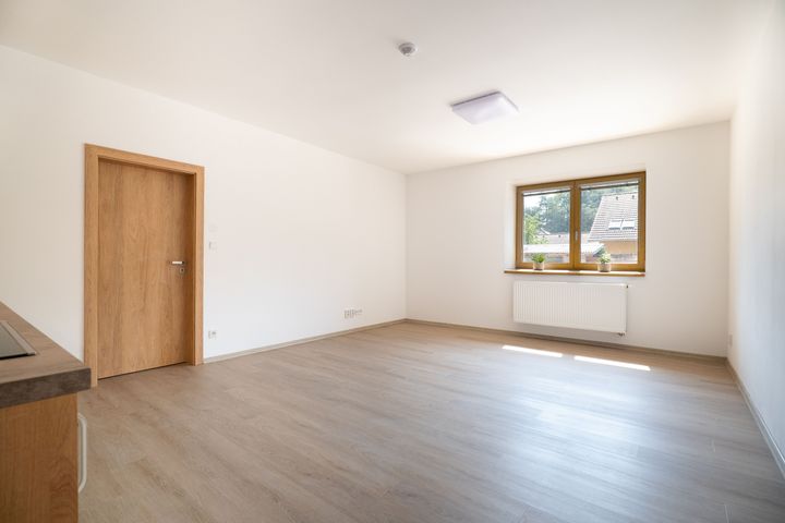 (Byt 1B) Nový 2+kk 57,55 m² s parkovacím stáním a sklepem–komorní bydlení u Klánovického lesa — fotografie 5
